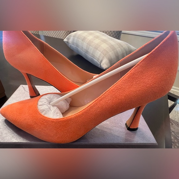 Modencoco orange suede high heel pum.      size 9 - Picture 2 of 7